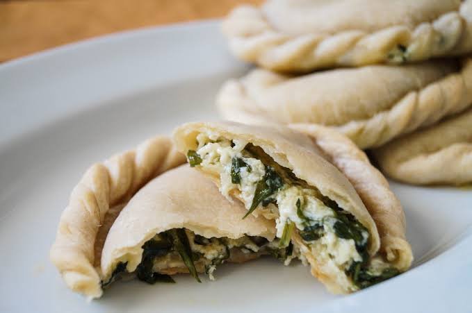best empanada de espinaca near me